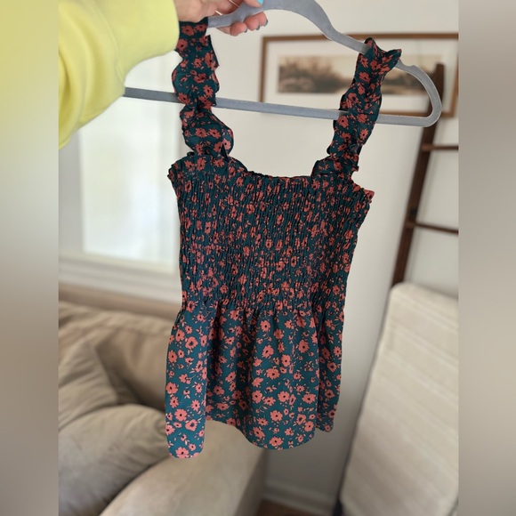 Ruffle strap tank top - Picture 2 of 3